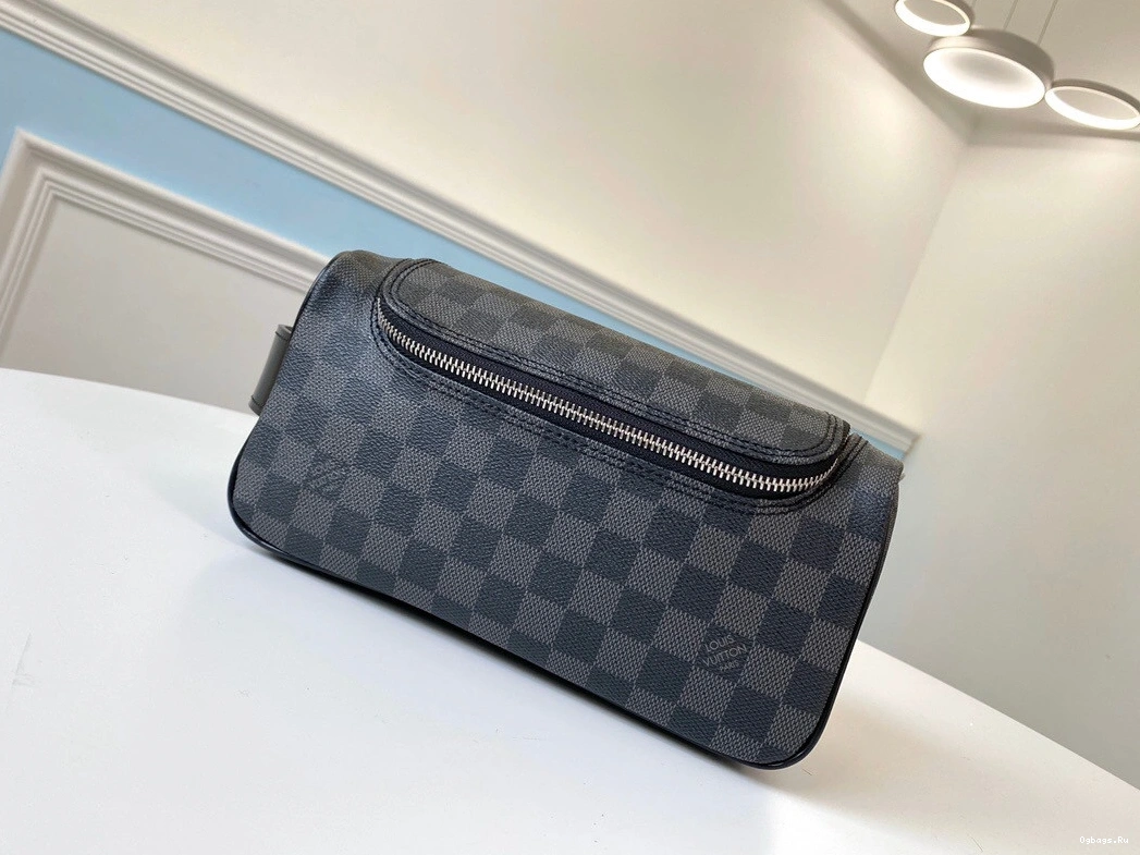 POUCH VUITTON LOUIS TOILETRY 0318